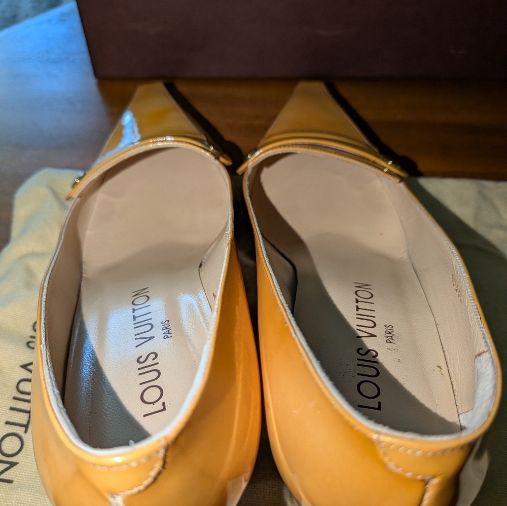 Louis Vuitton Pumps. SZ 37. US 6.5-7. EUC. Gorgeous Color. - Picture 4 of 8